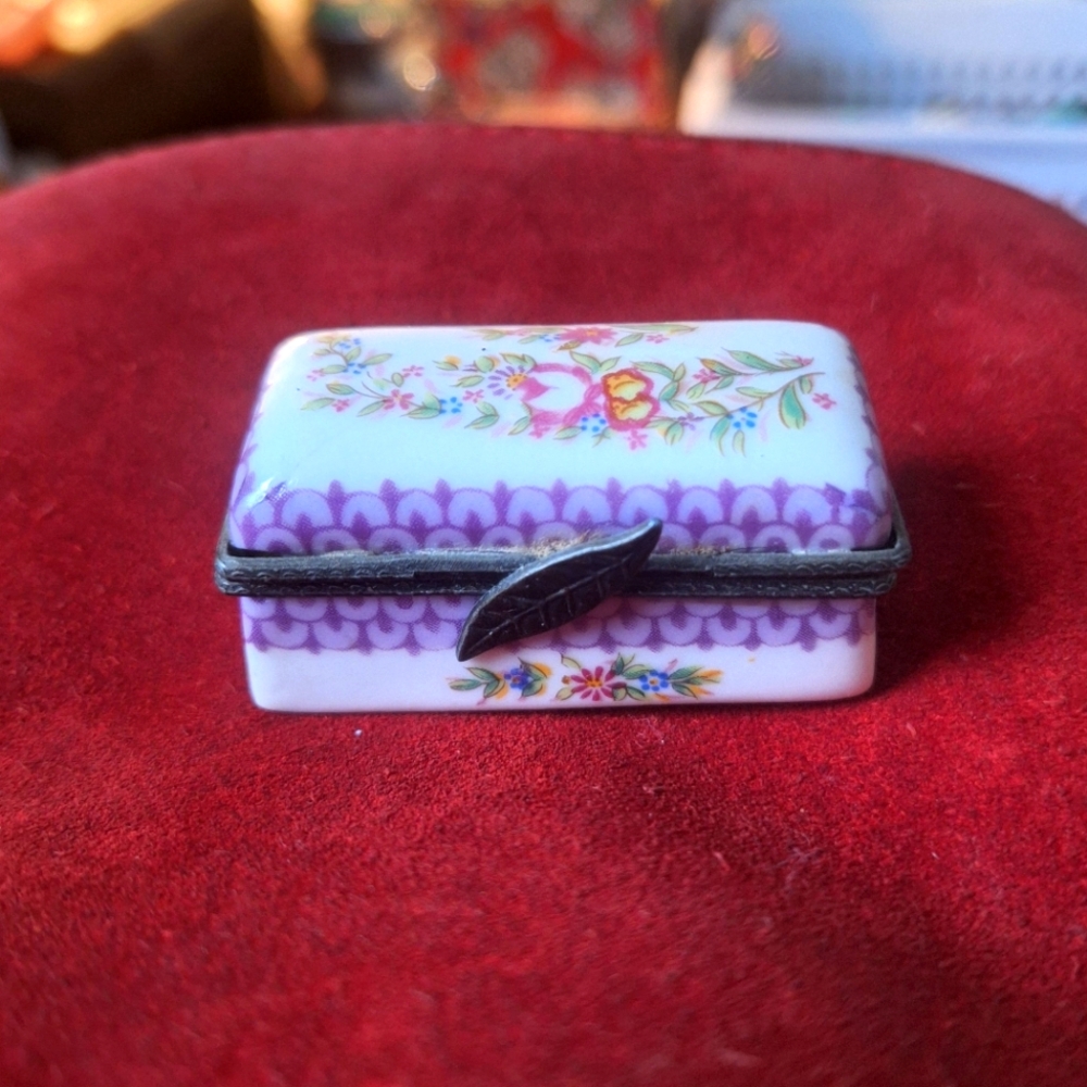 Charming Vintage Hand Painted Porcelain Art Trinket Box